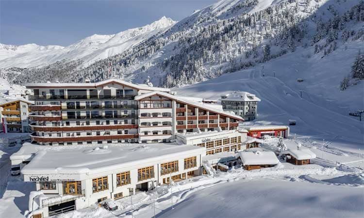 Het 5* Alpin-Wellness Resort Hochfirst ligt direct bij de skischool en aan de piste in ObergürglHotel © Alexander Maria Lohmann (Alpen-Wellness Resort Hochfirst)