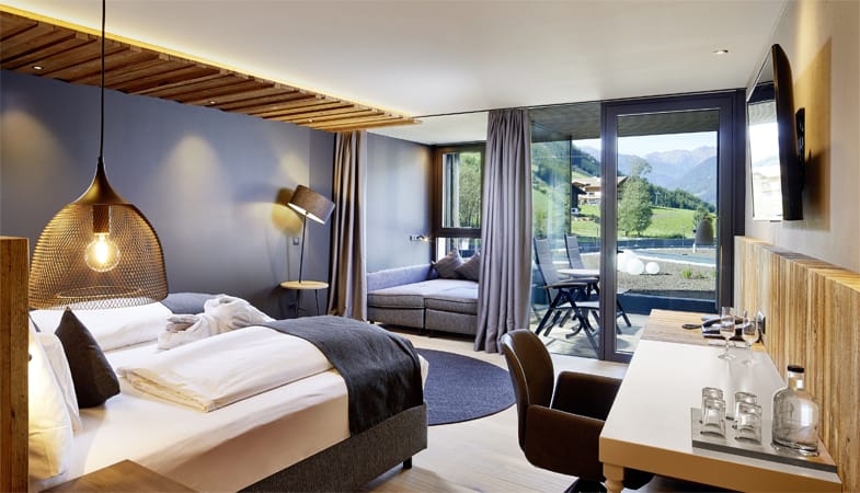De nieuwe Aurina suites hebben een panoramaraam waardoor je direct zicht hebt op de bergen © Michael Huber (Wellnessresort Amonti & Lunaris)