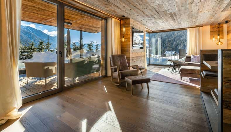 Ervaar de luxe en de privacy met een 5* hotelservice in Chalet Salena in het Zuid-Tiroler Gsiesertal. © Daniel Demichiel (Hotel Quelle Nature Spa Resort)
