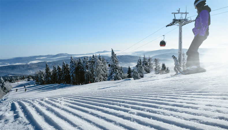 Skipassen voor het hele gezin slaan een flink gat in het vakantiebudget. De goedkoopste skigebieden van de Alpen hebben vaak ook goedkope skipassen. © Photomix Company / Pexels