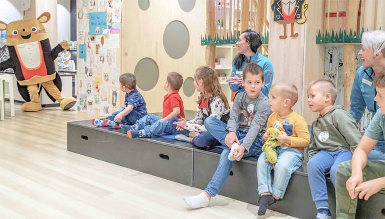 Het Gorfion Familotel Liechtenstein biedt kinderopvang en een indoor speeltuin. © Gorfion Familotel