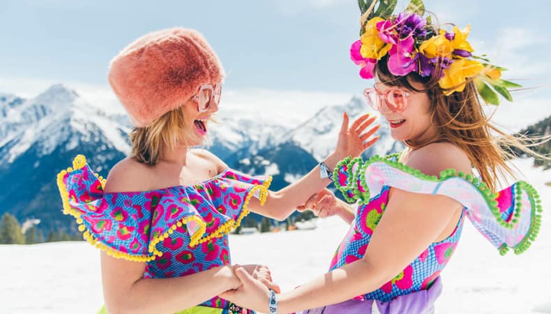 Snowmbombin Mayrhofen is meer dan een muziekfestival. Het is ook comedy, performance en entertainment. © Snowbombing