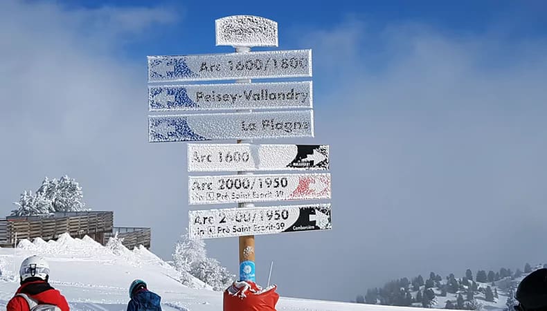 Ga jij op wintersport in de voorjaarsvakantie 2025? Doorgaans ligt er in de voorjaarsvakantie veel sneeuw, zoals hier in Les Arcs in 2022. Maar in 2024 was het in veel skigebieden in de voorjaarsvakantie weer erg warm. © Skigebiedengids.nl