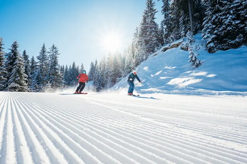Ook in de lente kun je in de Skiwelt Wilder Kaiser-Brixental nog genieten van perfecte piste-omstandigheden. © Marco Dullnig / Das Hohe Salve Sportresort
