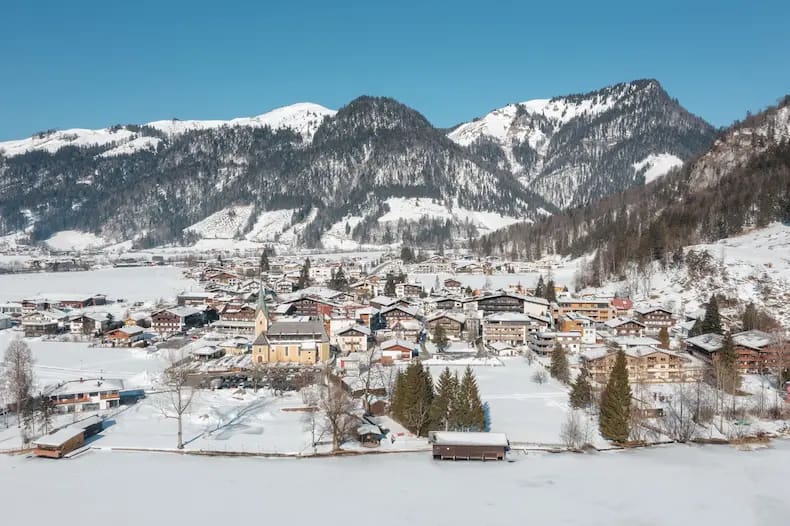 Maak werk van je goede voornemens in de besneeuwde bergen van de Kaiserwinkl in Tirol. © Mathäus Gartner / Das Walchsee Aktivresort