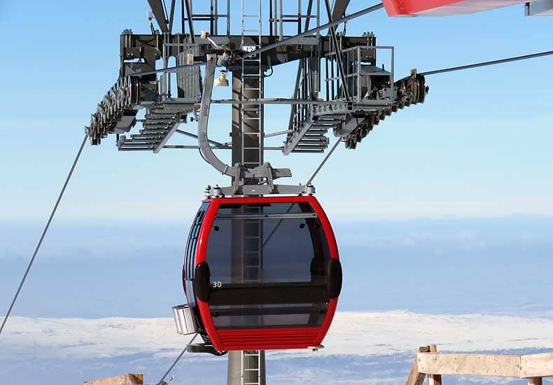 Het Erciyes Ski Resort beschikt over 19 moderne gondels, stoeltjesliften, sleepliften en rollende tapijten. De oudste lift stamt uit 2011 © Skigebiedengids.nl