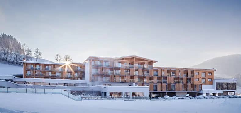 Das Hohe Salve Sportresort is een ski in - ski out hotel in Hopfgarten in de Skiwelt Wilder Kaiser-Brixental. © Lukas Rubisoier / Das Hohe Salve Sportresort