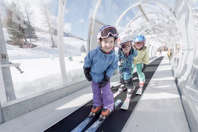 De skiliftjes en de skicaroussel in het Malbipark voor de deur van het Gorfion Familotel mag je gratis gebruiken. © Gorfion Familotel
