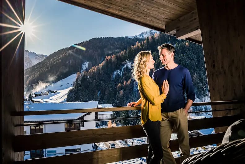 In het 5 sterren hotel Granbaita Dolomites in Val Gardena is het genieten: van de natuur in de Dolomiten, van de skipistes, van de wellness, de gastronomie en van elkaar. © Werner Dejori / Granbaita Dolomites