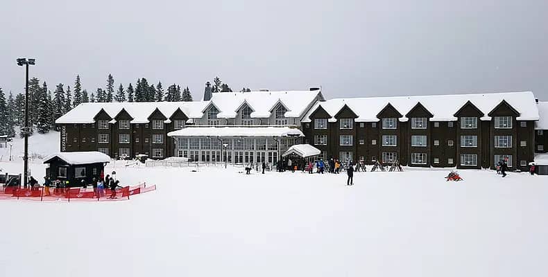 Veel accommodaties in skigebied Lindvallen zijn ski-in ski-out, zoals de Ski Star Lodge Lindvallen. © Nico van Dijk / Skigebiedengids.nl