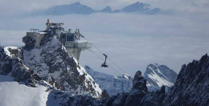 Met de roterende Skyway-gondel naar de Mont Blanc in Cervinia, een van de skigebieden in de Valle d'Aosta.