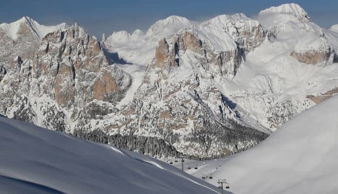 De Val Jumela in het Buffaure skigebied bij Pozza di Fassa. Vanuit welke plek je ook kijkt, de Dolomieten blijven imposante bergen. © Tourismusverband Val di Fassa